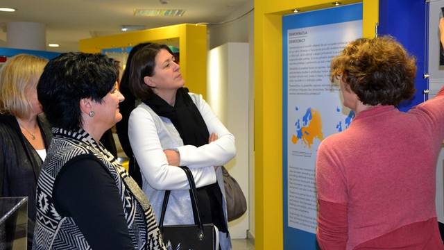 2015 exebition tour violeta bulc eu commissioner